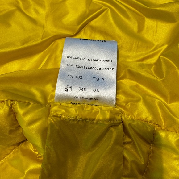 Moncler
Logo Patch Zip-Up Hooded Down Gilet yellow (barely worn) Size TG3 - Picture 4 of 6